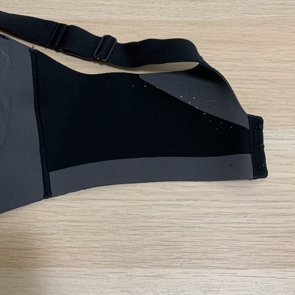 Title Nine Run It All Wireless Black Sports Bra - Picture 5 of 6